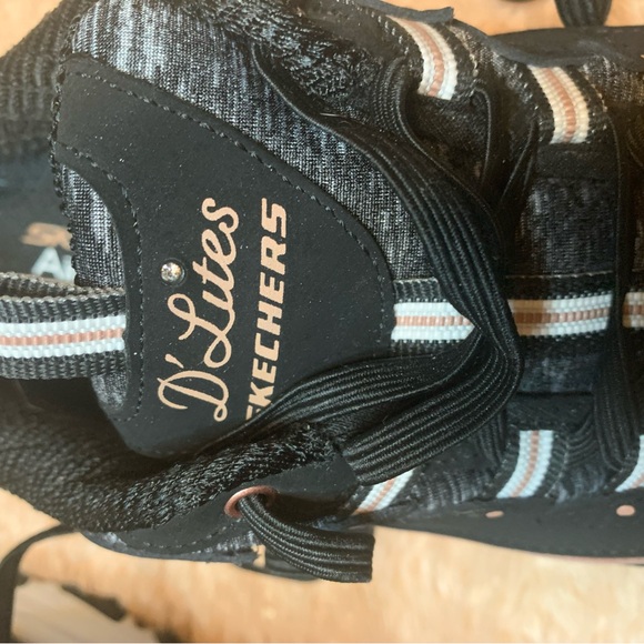 Skechers D'Lites Black and Gray Sneakers - Picture 2 of 11